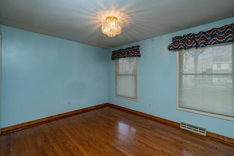 86 Castle St, Springfield, MA 01118 photo 9