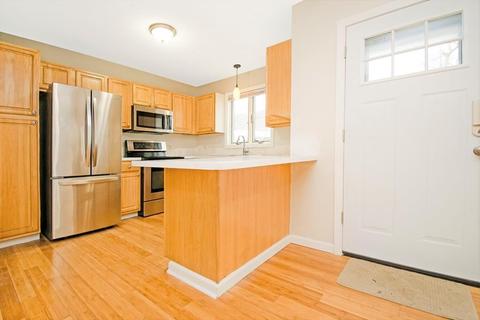 128 Cambridge St, Springfield, MA 01109 photo 2