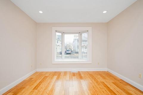 128 Cambridge St, Springfield, MA 01109 photo 4