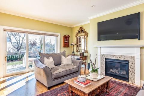 58 Tedesco St, Marblehead, MA 01945 photo 4