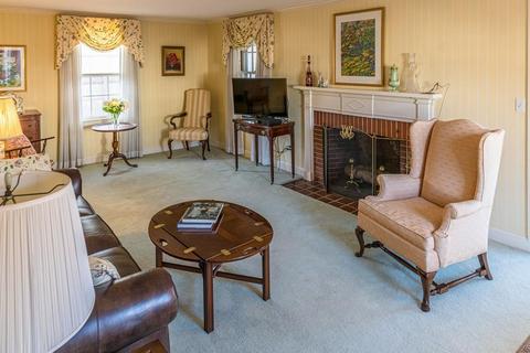 30 Pickwick Rd, Marblehead, MA 01945 photo 2