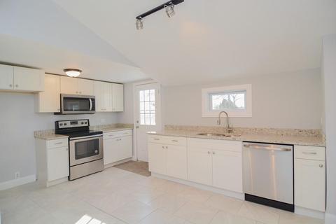 99 Epping St, Lowell, MA 01852 photo 3