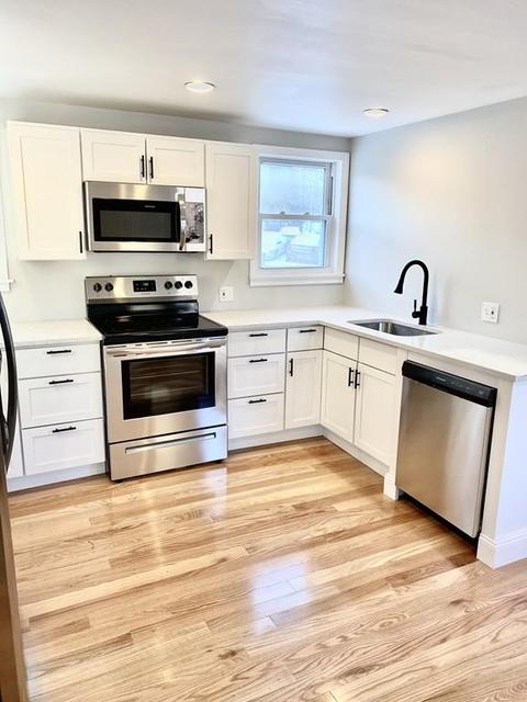 6 Wenham St, Danvers, MA 01923 photo 4