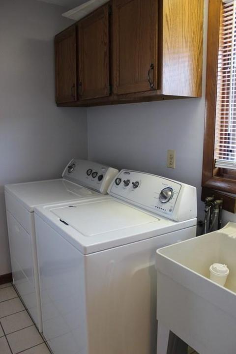 225 Corona St, Springfield, MA 01104 photo 5