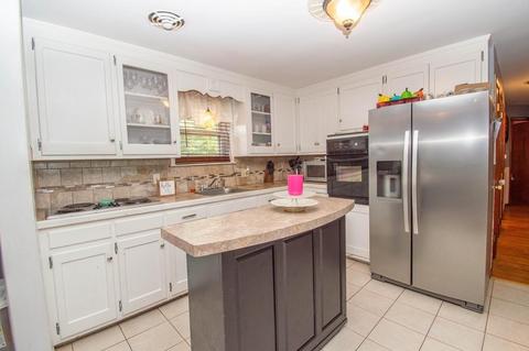 8 Ellery St, Springfield, MA 01129 photo 4