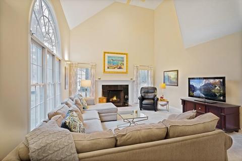 26 Overlook Dr E, Framingham, MA 01701 photo 15