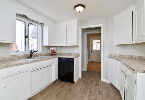 19 Meredith St, Springfield, MA 01108 photo 4