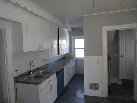 35 Daytona St, Springfield, MA 01108 photo 3
