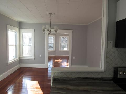 35 Daytona St, Springfield, MA 01108 photo 5