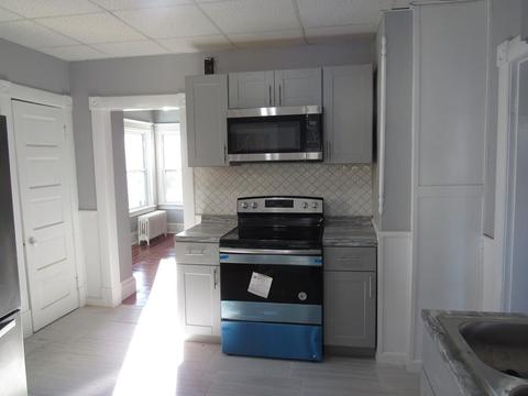 35 Daytona St, Springfield, MA 01108 photo 1