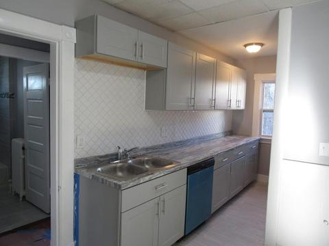35 Daytona St, Springfield, MA 01108 photo 2