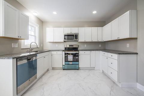 21 Old Point St, Springfield, MA 01109 photo 10