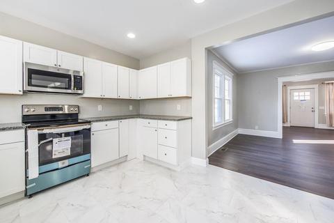 21 Old Point St, Springfield, MA 01109 photo 11