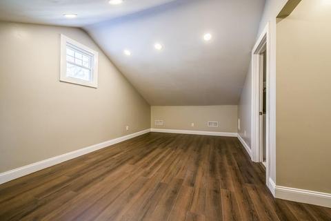 21 Old Point St, Springfield, MA 01109 photo 25