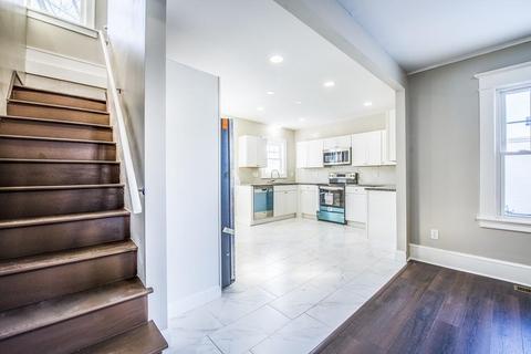 21 Old Point St, Springfield, MA 01109 photo 17