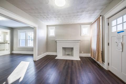 21 Old Point St, Springfield, MA 01109 photo 6