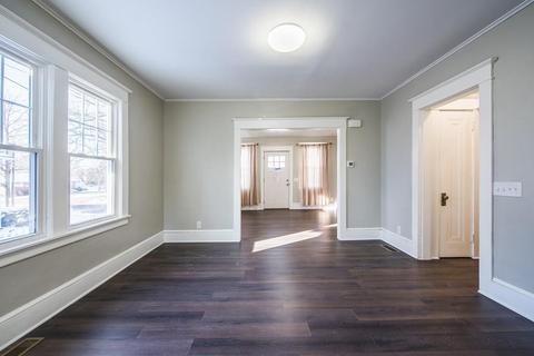 21 Old Point St, Springfield, MA 01109 photo 8
