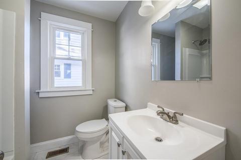 21 Old Point St, Springfield, MA 01109 photo 13