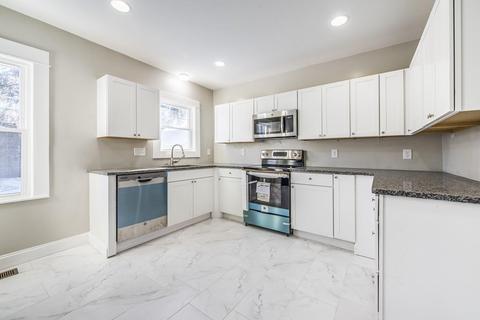 21 Old Point St, Springfield, MA 01109 photo 9
