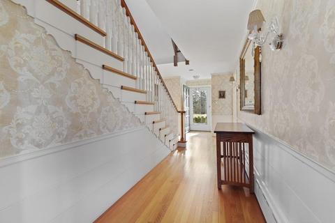 61 Summer St, Hingham, MA 02043 photo 3