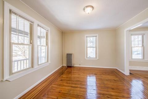 17 Van Ness St, Springfield, MA 01107 photo 4