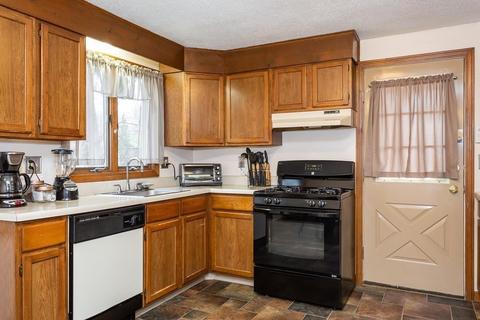 820 Roosevelt Ave, Springfield, MA 01109 photo 9