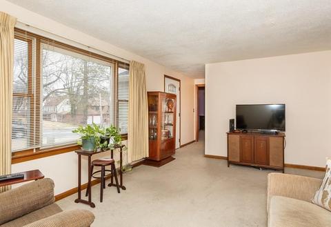 820 Roosevelt Ave, Springfield, MA 01109 photo 5