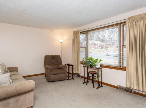 820 Roosevelt Ave, Springfield, MA 01109 photo 4