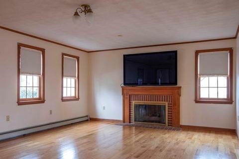 48 E St, Dracut, MA 01826 photo 3