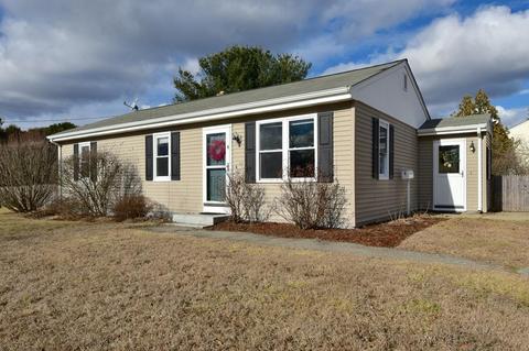 4 Maple Dr, Blackstone, MA 01504 photo 1