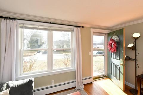4 Maple Dr, Blackstone, MA 01504 photo 2