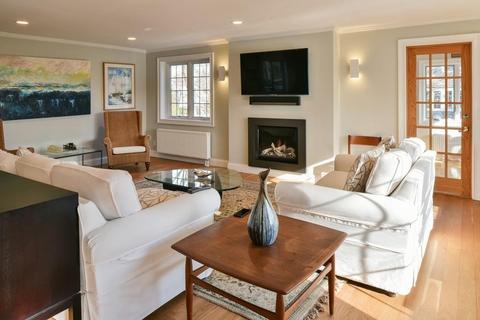 34 Beach St, Marblehead, MA 01945 photo 3