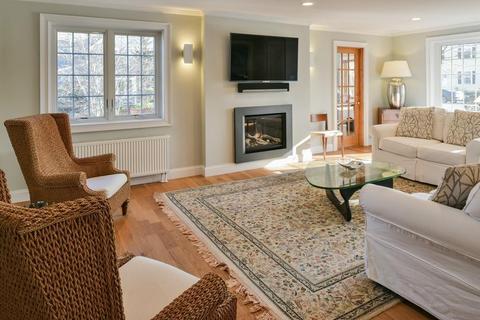 34 Beach St, Marblehead, MA 01945 photo 2