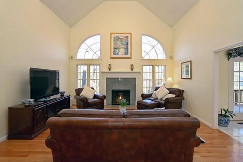 30 Overlook Dr E, Framingham, MA 01701 photo 17