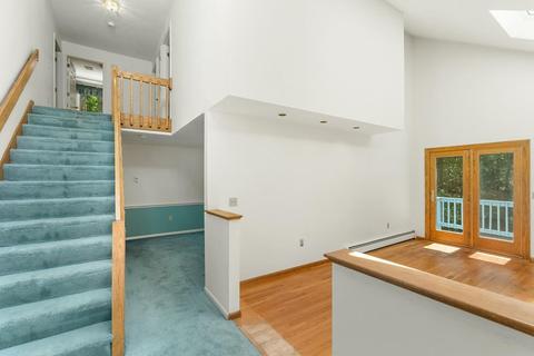 44 South St, Upton, MA 01568 photo 3
