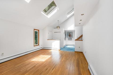 44 South St, Upton, MA 01568 photo 4