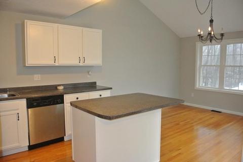 77 Ledgecrest Dr, Worcester, MA 01603 photo 6