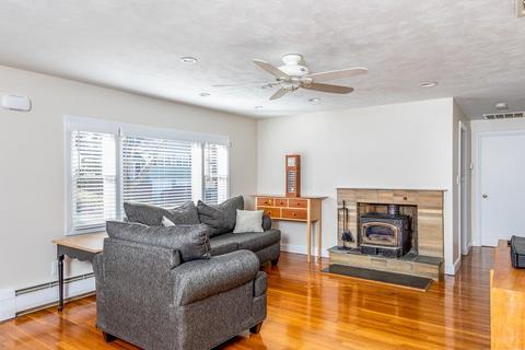 21 Beverly Ave, Marblehead, MA 01945 photo 2