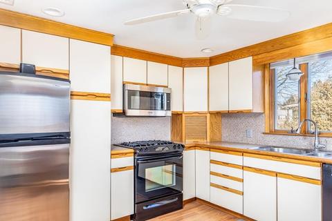 21 Beverly Ave, Marblehead, MA 01945 photo 5