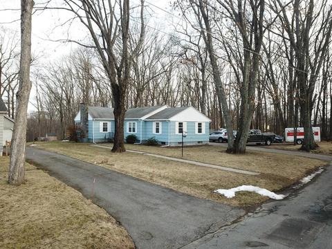 5 Spruce Ln, Webster, MA 01570 photo 2