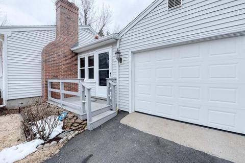 27 Pidgeon Dr, Springfield, MA 01119 photo 5