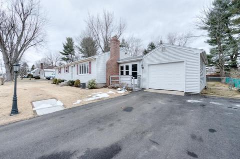 27 Pidgeon Dr, Springfield, MA 01119 photo 4