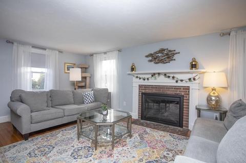 13 Spring St, Hanover, MA 02339 photo 4