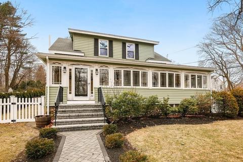 22 Temple St, Reading, MA 01867 photo 1