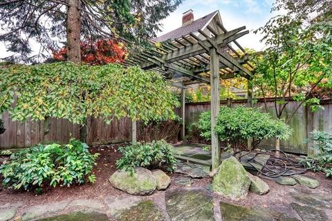 223 Aspinwall Ave, Brookline, MA 02446 photo 33