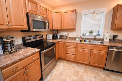 7 Ann St, Chicopee, MA 01020 photo 3