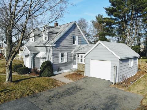 21 Schley St, Chicopee, MA 01020 photo 2