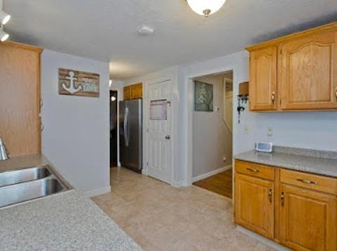 32 Walsh St, Chicopee, MA 01020 photo 8