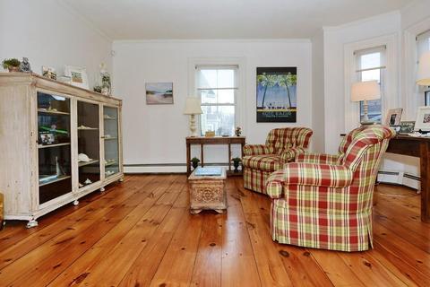 27 Pond St, Marblehead, MA 01945 photo 4