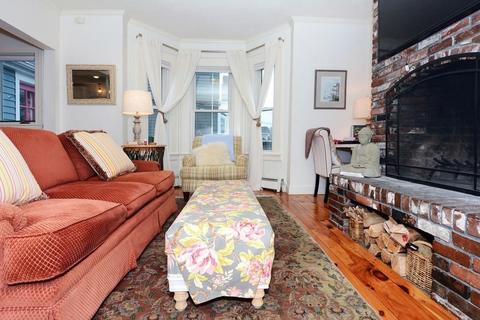 27 Pond St, Marblehead, MA 01945 photo 9